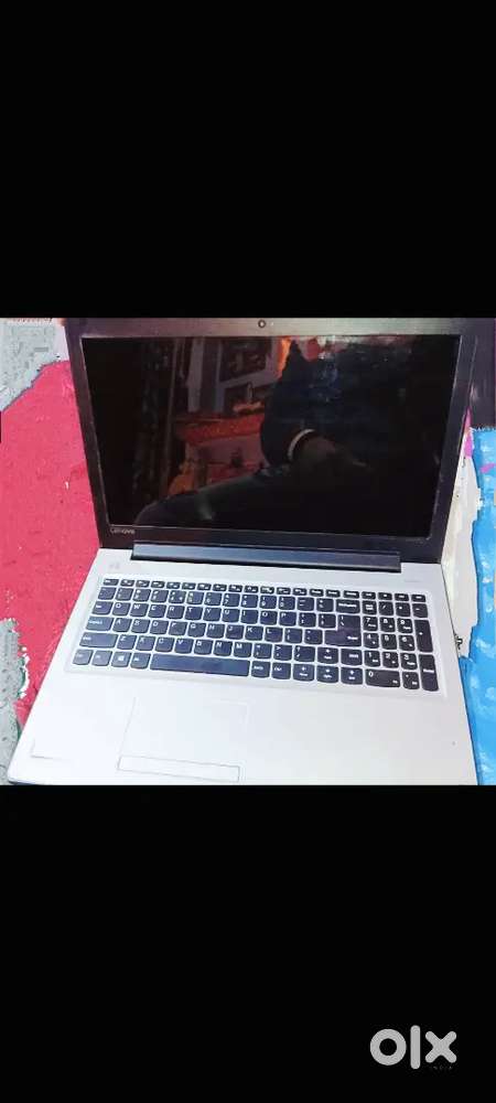 Ram-4GB keyboard&screen 100%working.
Charger ke sath milega.