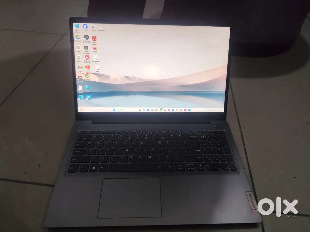 Lenovo IdeaPad Slim 3 12th Gen Intel Core i5-12450H