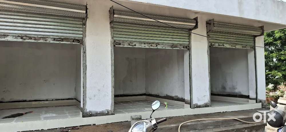 Shop Avl on rent in Gadamahabir Bazar,Garage Chk,Towards Sisupalgarh .