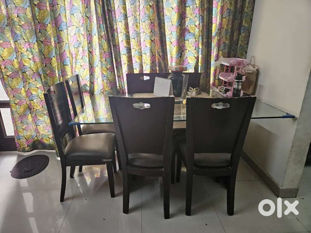 Glass top dining table with 6 chair in good condition