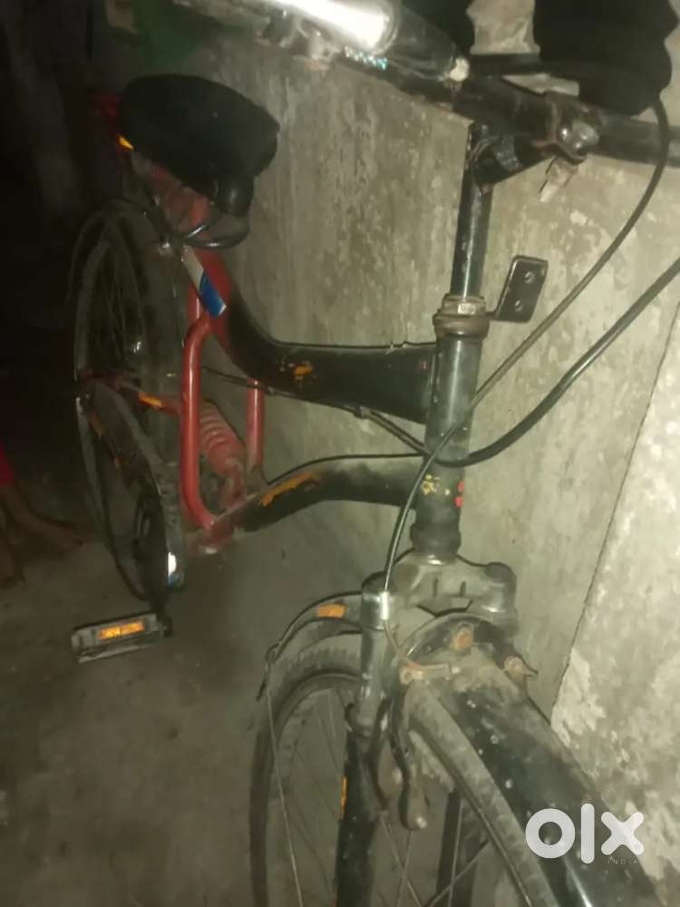 9 months of use and cycle  colour has faded a little tyre leak  hai