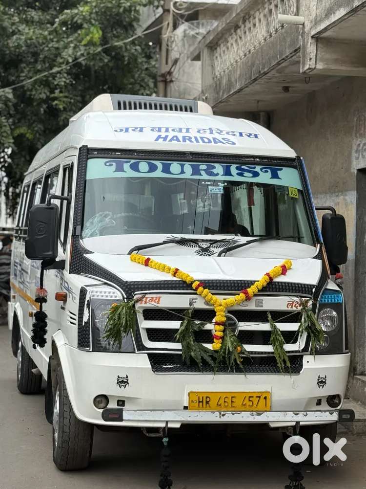 12+1, 17 Sitting, Center AC