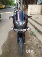 Bajaj pulsar 180cc. 220 cc ki tarha bike hai. Model 2019.
