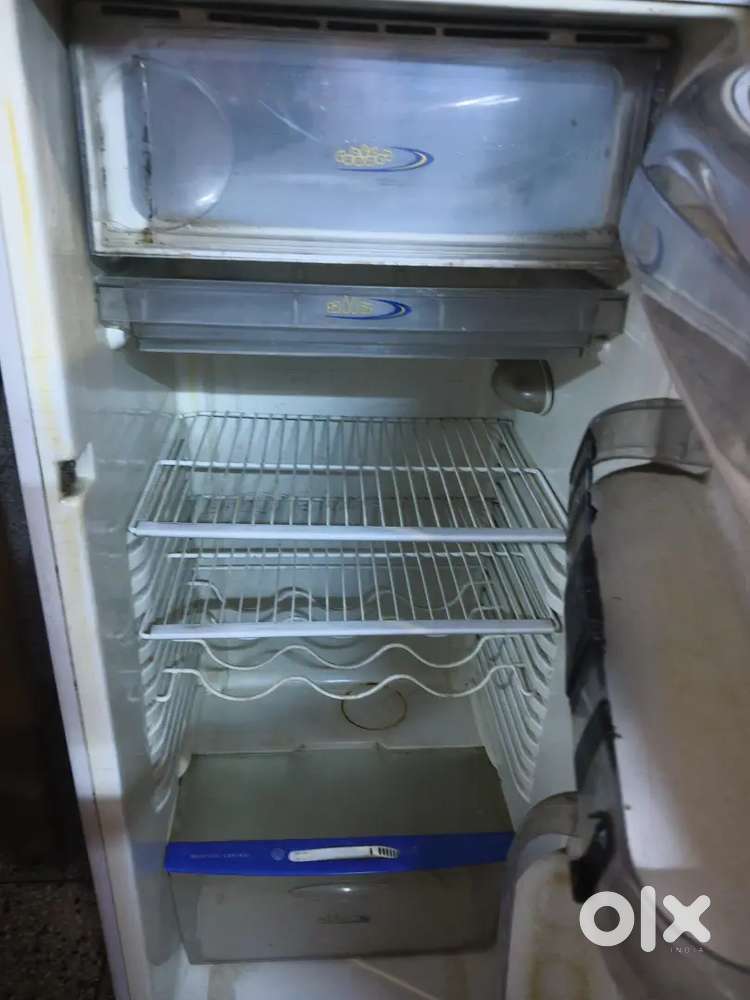225 litre .. fridge kelvinator