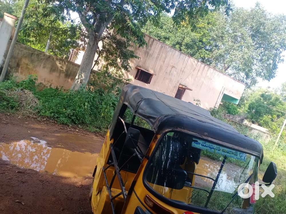 ఆటో అమ్మబడును.. 2026 నవంబర్ వరకు అన్ని పేపర్స్  ఉన్నాయి.