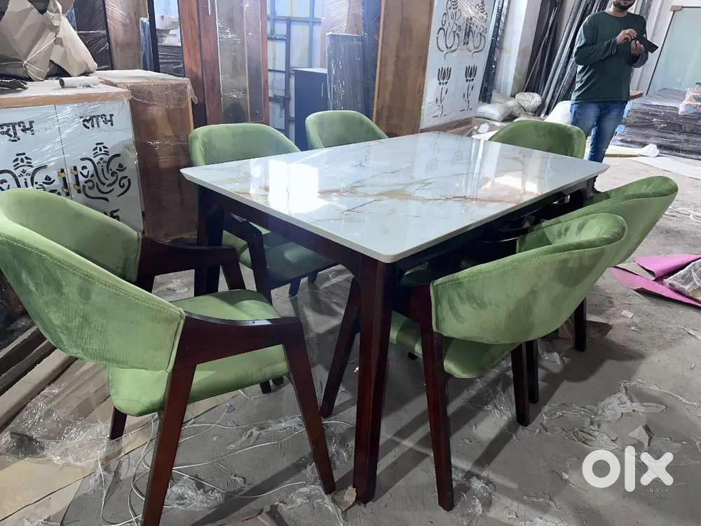 Heavy Premium 6 Seater Dining Table with Cushions.