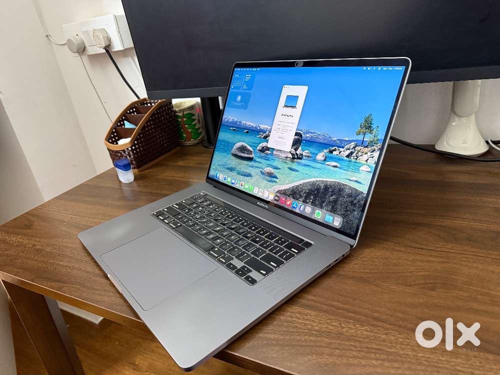 MacBook Pro 16 inch 2019 intel i7 500 GB  with new battery