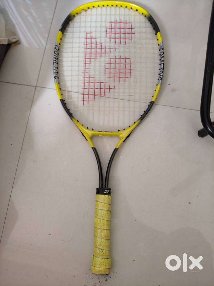 tennis racquet