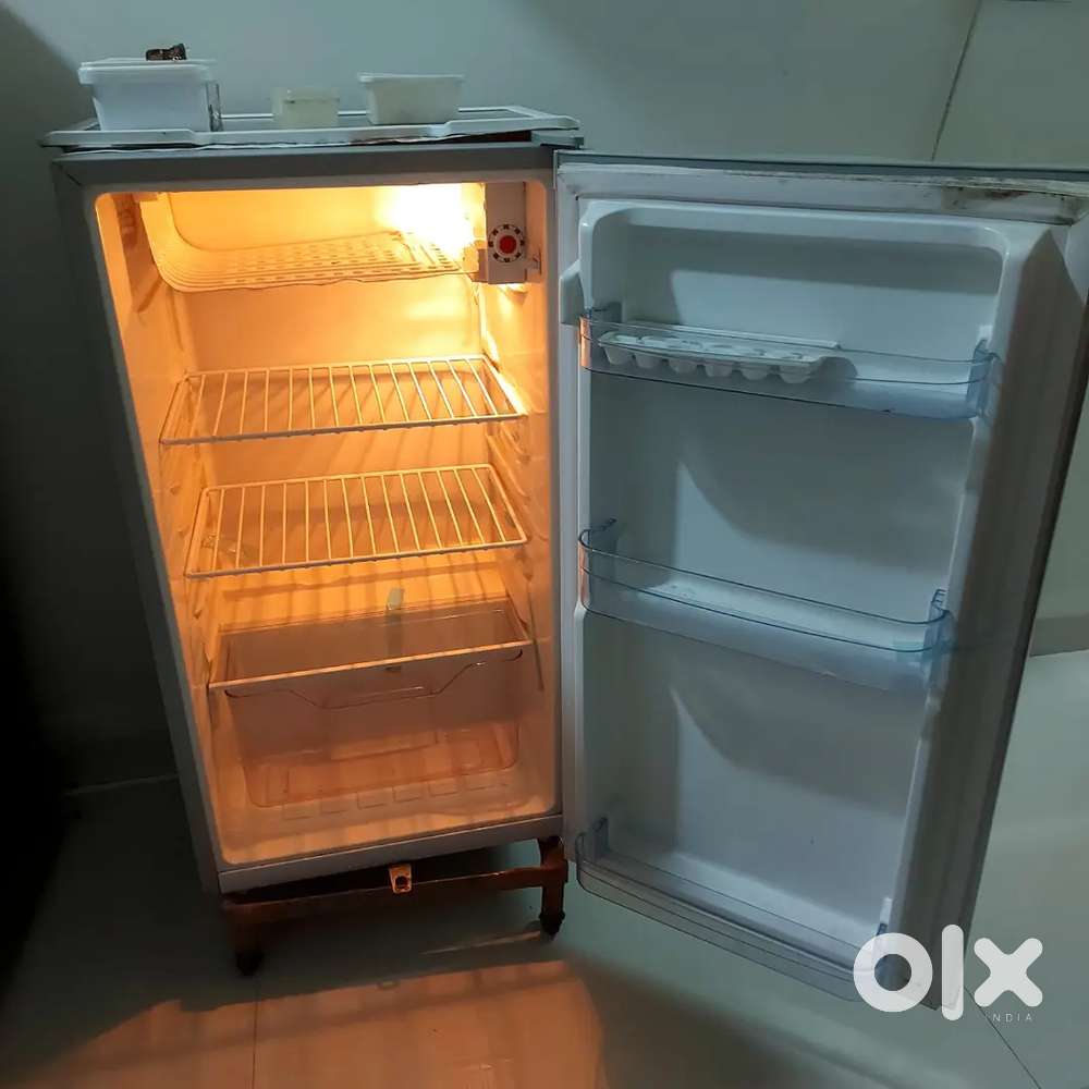 CROMA MINI FRIDGE 80 LT, silver color