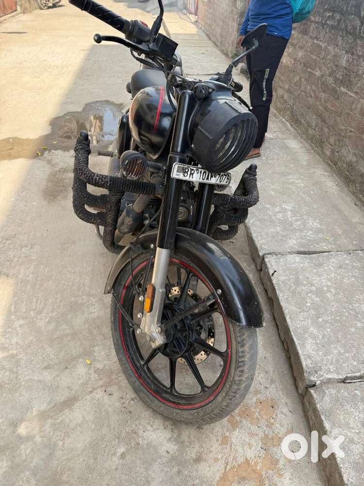 Royal Enfield bike in full condition, dono tyre naya hai