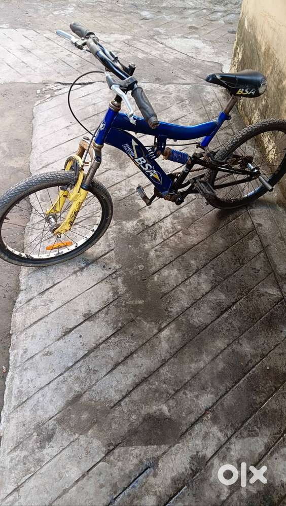 Include the most important information like the item, brand, model, an