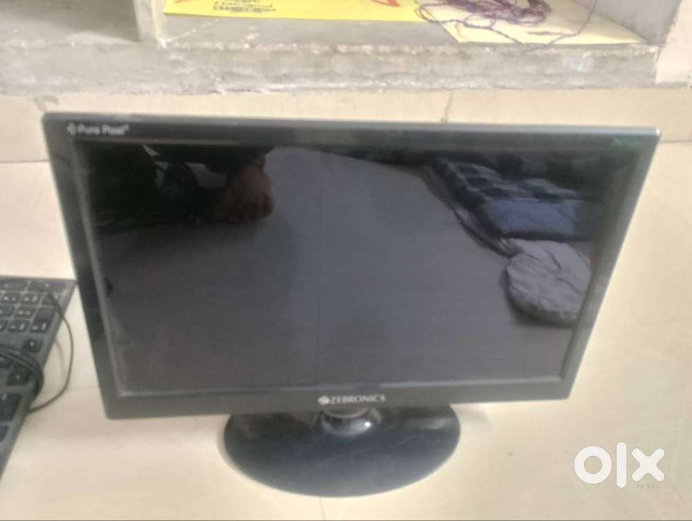 Windows 10 monitor and keyboard mouse and cpu with wiring and data ceb