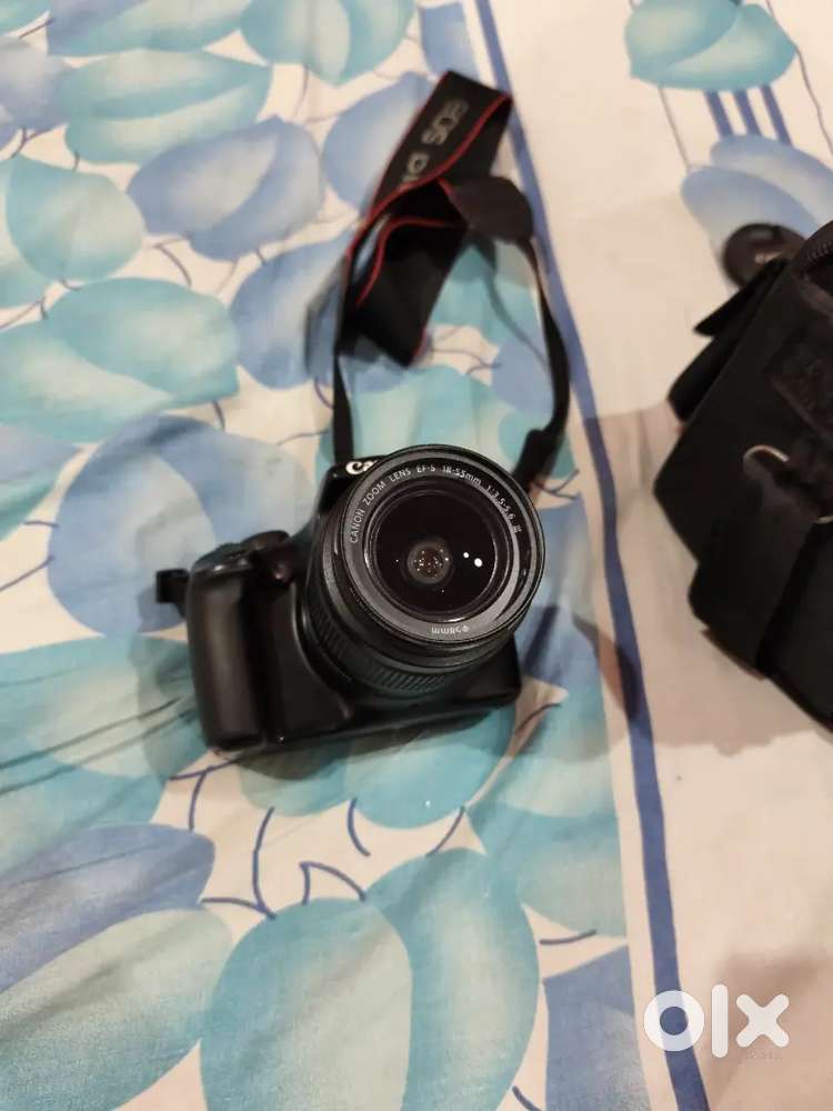 Canon 1100 D