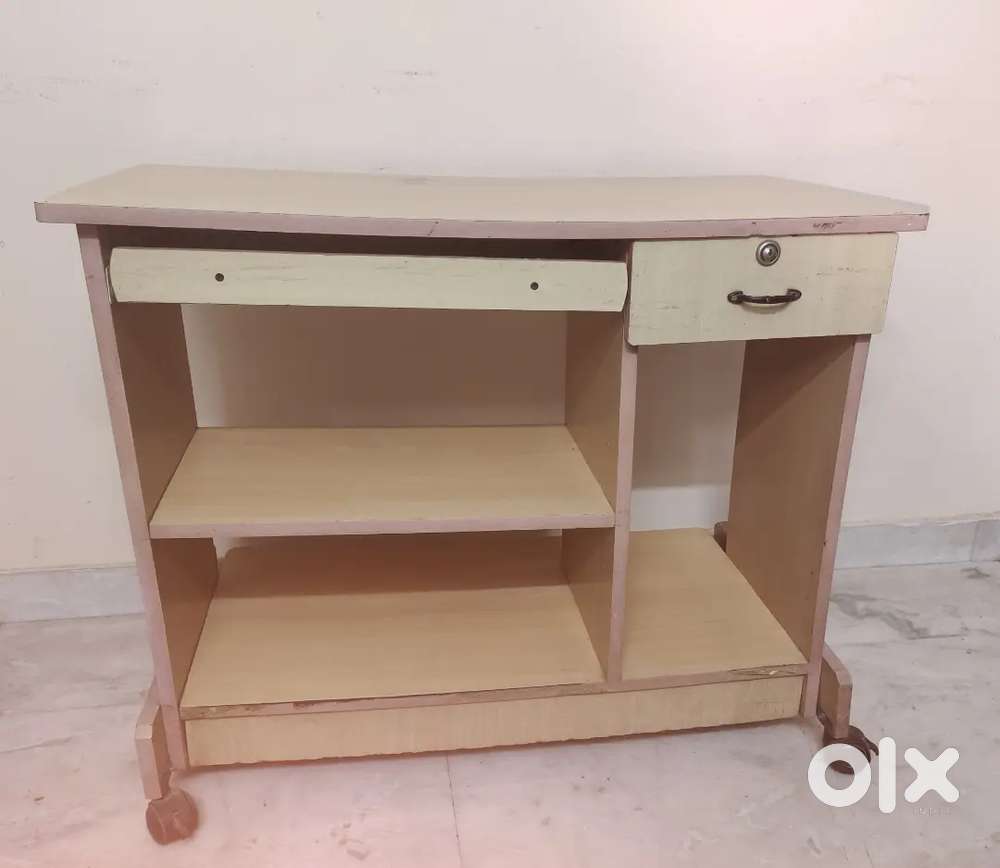 Computer table