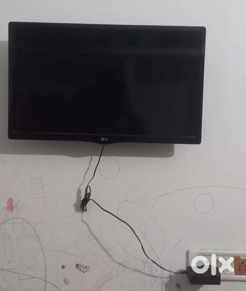 LG LED TV 24 INCH 5 SAAL HO GAYA HAI HAI TV KO LIYE APNE AAP BAND HO