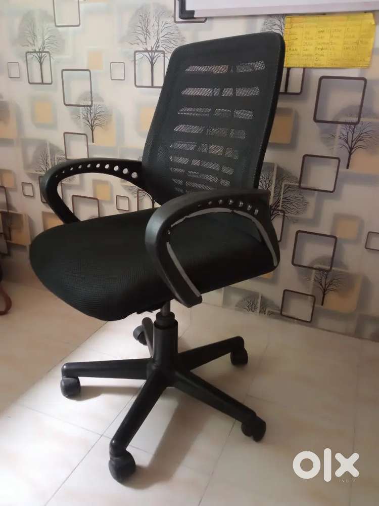 Office chair in good condition and comfortable