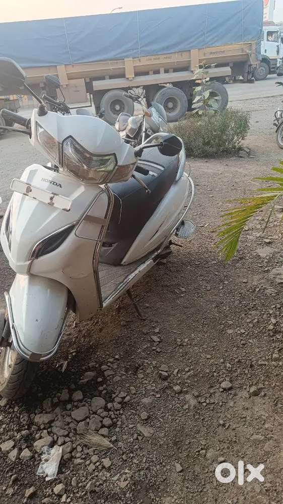 Activa 5g white colour
