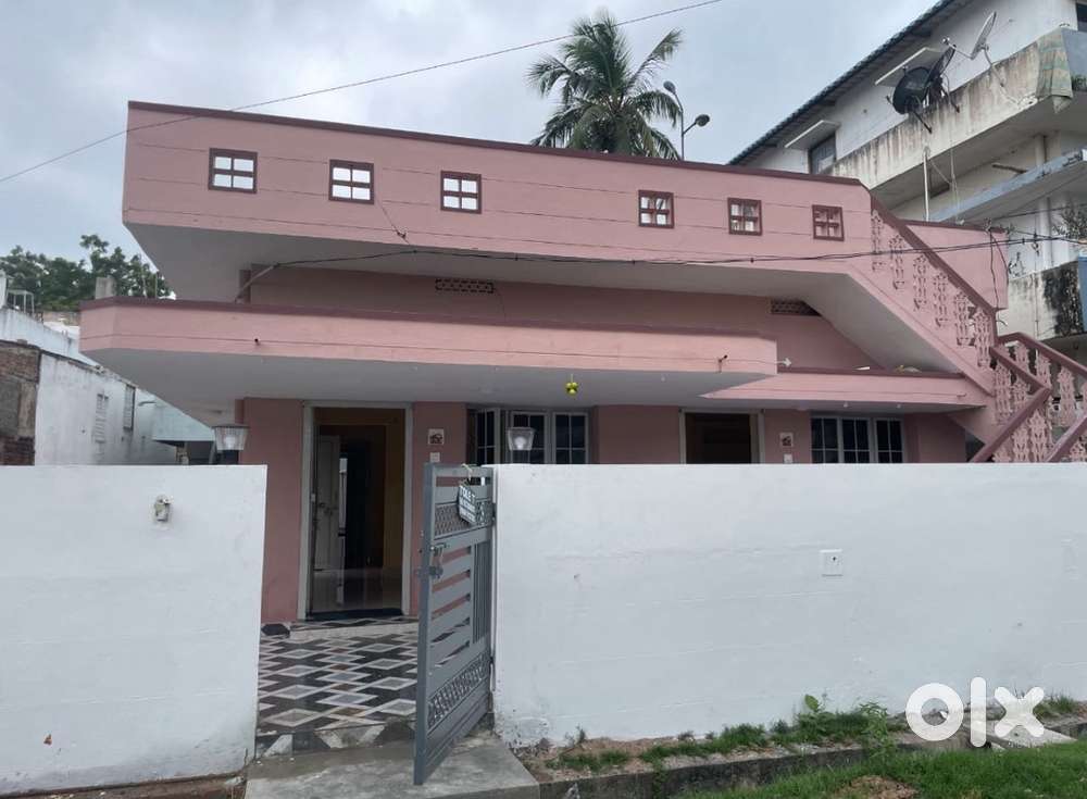 Individual house for rent 2 portions 4 rooms each