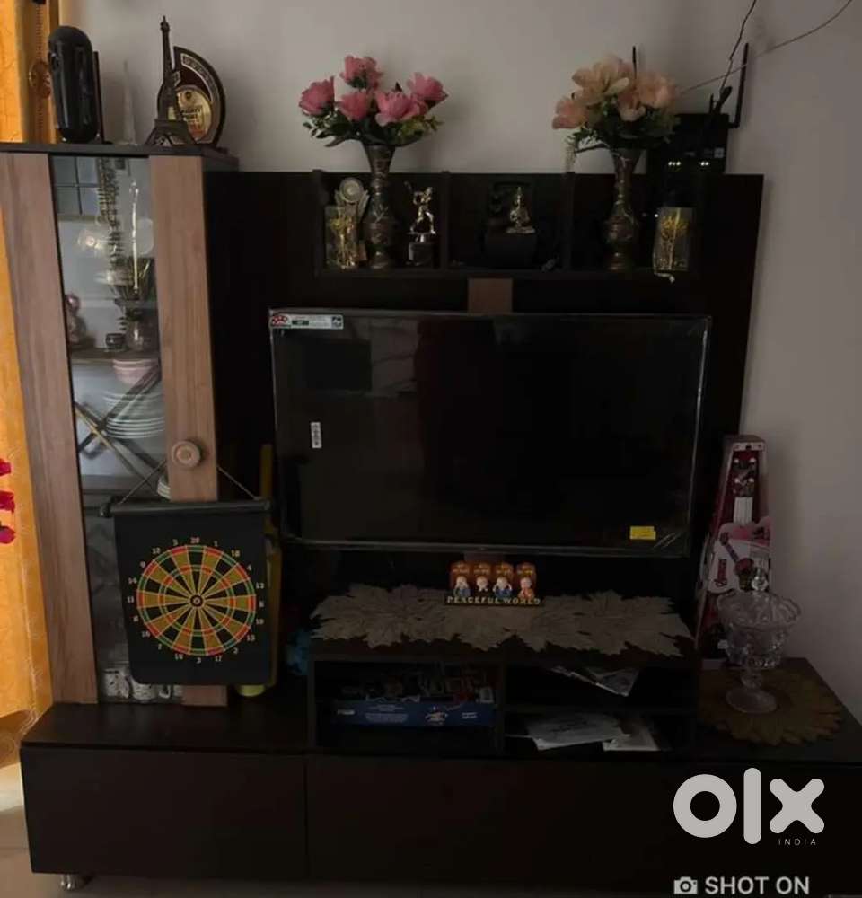 Crockery TV unit