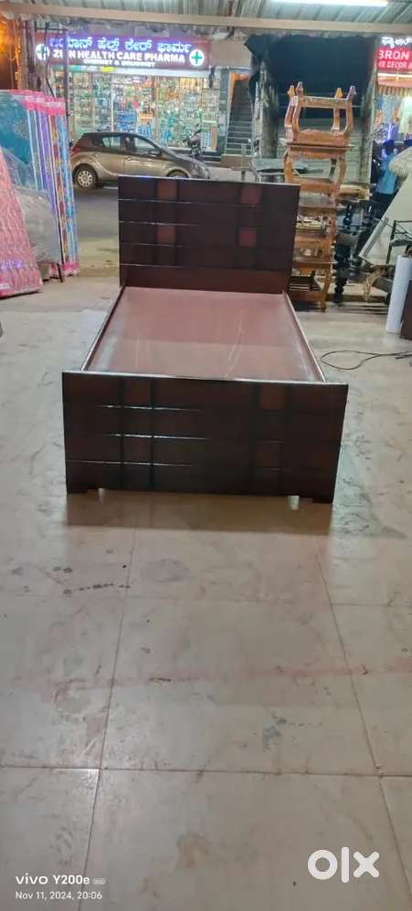 New cot 4×6 size without box 4250 with storage 6500