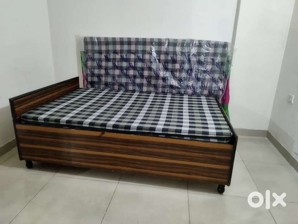 4*6 bed with inner box and 2 mattress 4 pillow