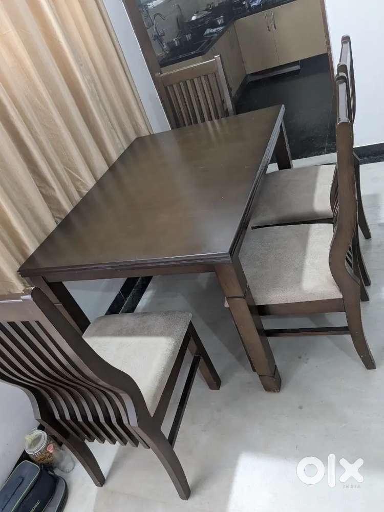 Dining Table (4 seater) - 1 year old, in a very good condition