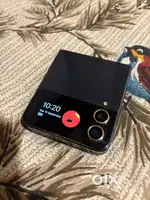Z Flip 4 In a Mint Condition