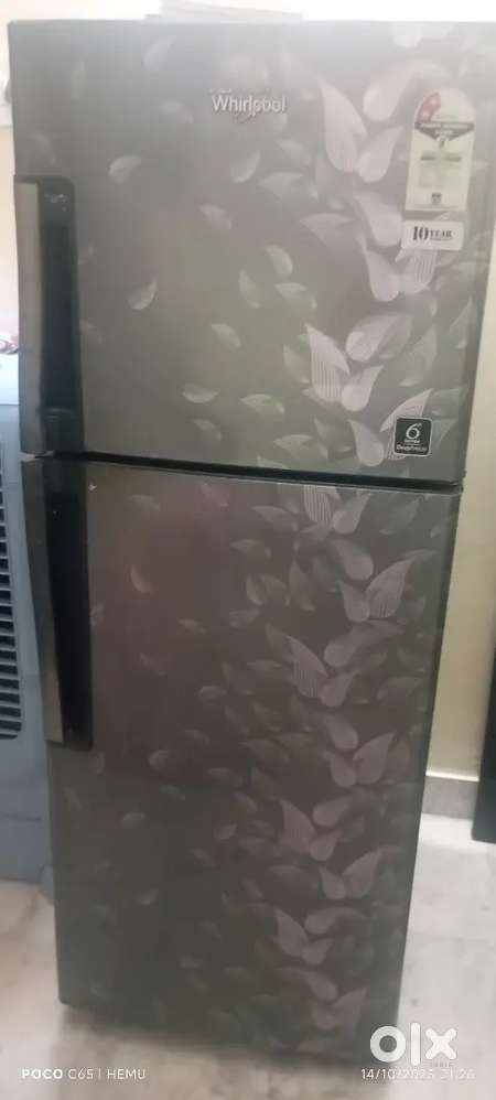 Double door refrigerator