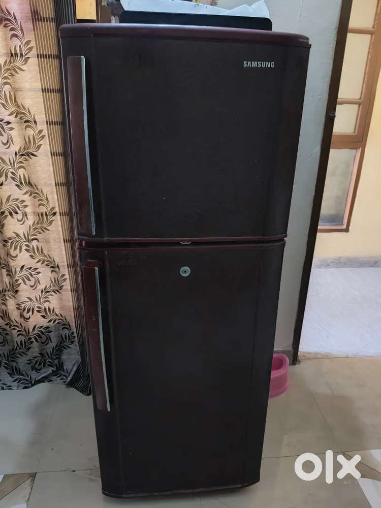 Samsung refrigerator with working condition