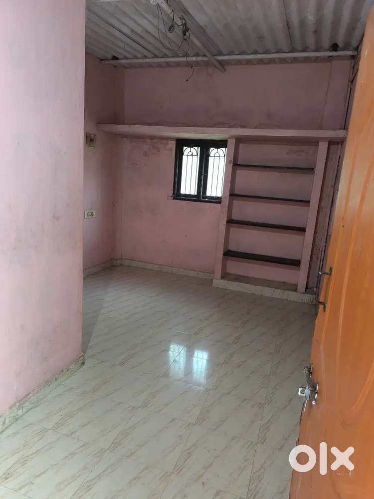 Single room available for rent
