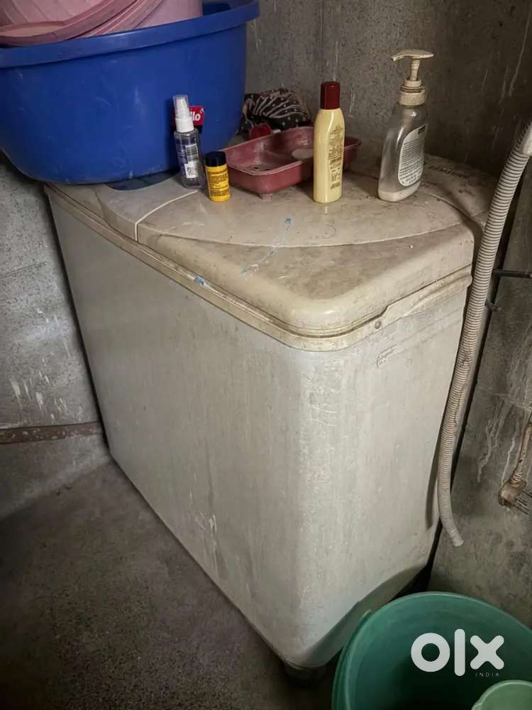 Semi automatic Samsung washing machine