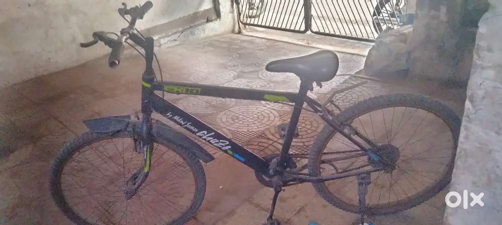 Lifelong chaze by Milind Soman C Z B C 2601 26 T road cycle