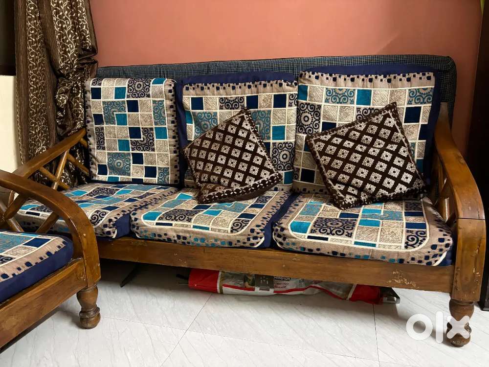 5 seater sofa in excellent condition