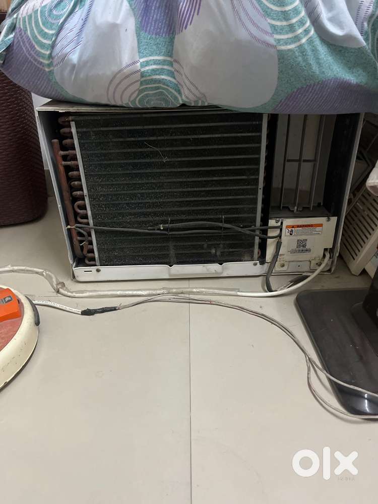 Blue star ac 1ton 1yr old