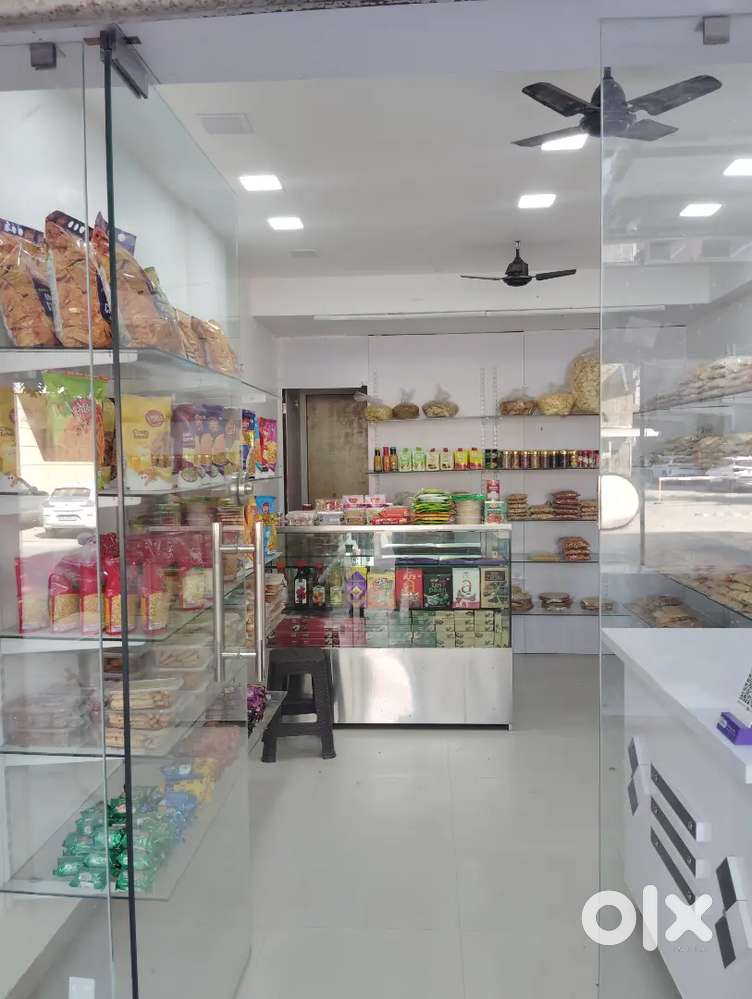 दुकान फ़रसान एंड fast food 3000से 4000 sale par day rent 22000