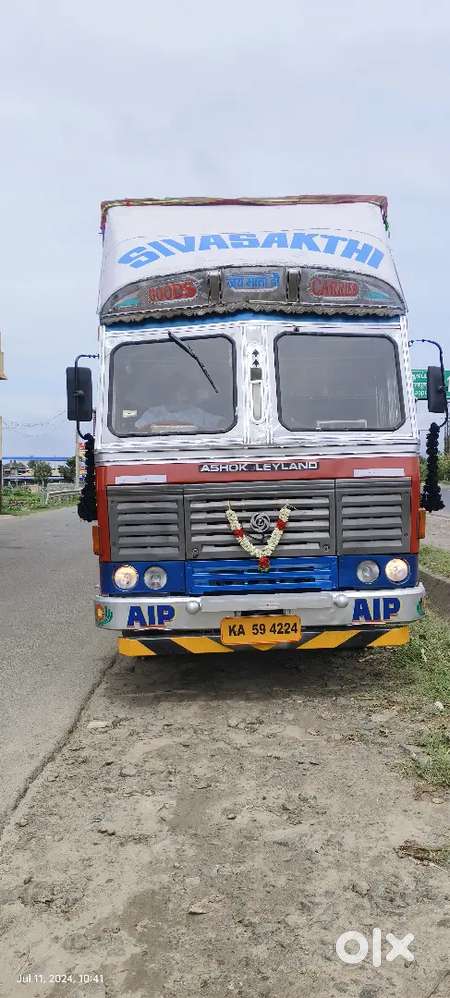 32ft SXL DRIVER WANTED