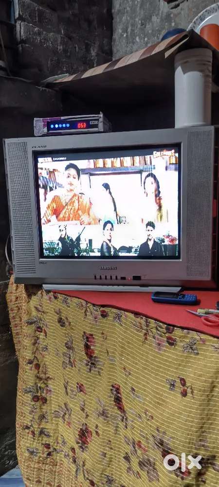 Samsung TV good condition free wala box bhi sath me