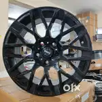 MOMO REVENGE 16INCHES GLOSSY BLACK CONCAVE