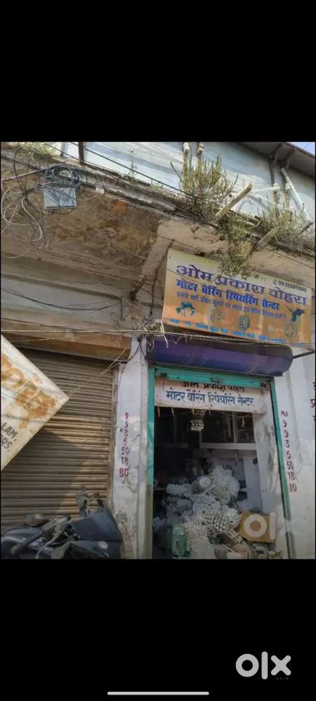 Main road building near aminabad