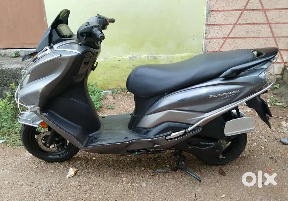 Burgman bluetooth 2021 model for sell grey clr