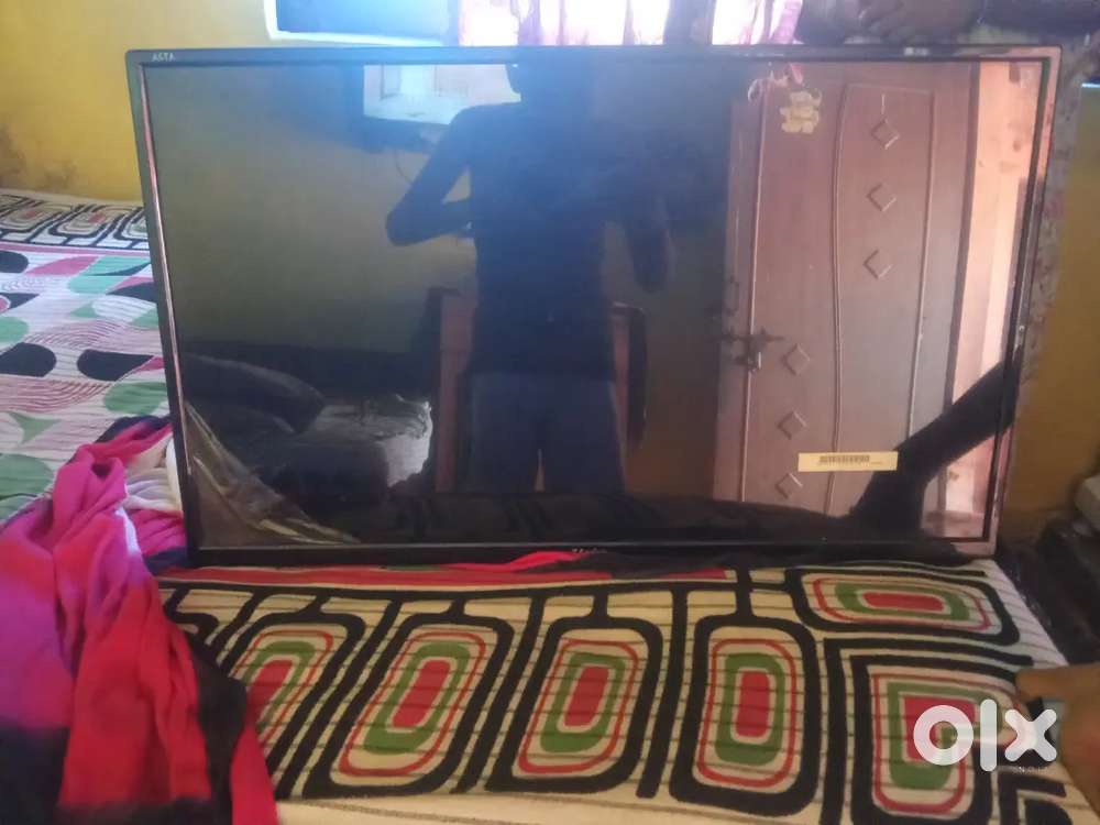 Led tv (26)inch in black colour
