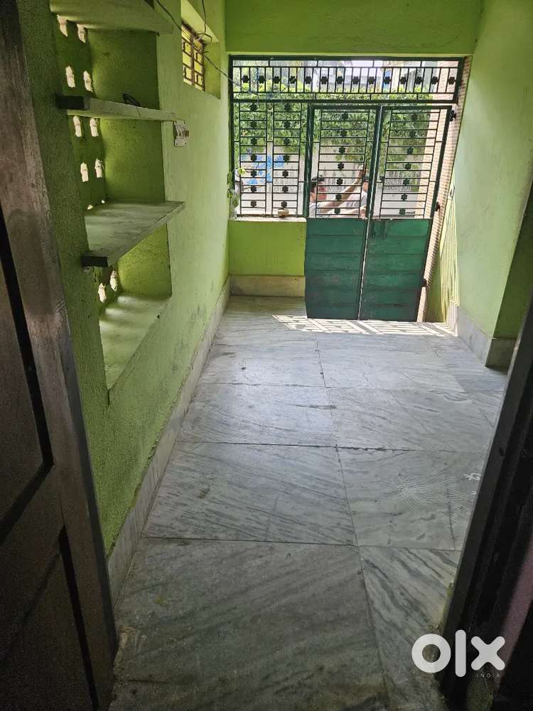 1 bhk unfurnished room.1 bachellor room