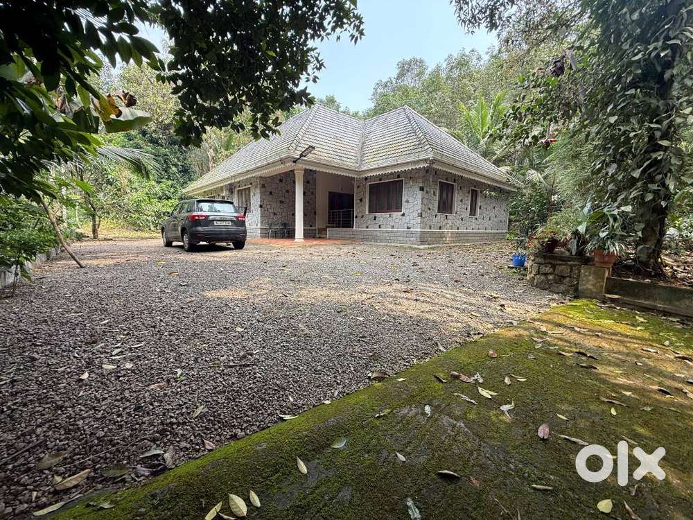 കാഞ്ഞിരപ്പള്ളി ടൗണിൽ  , 4 ഏക്കർ  സ്ഥലവും , വീടും വിൽപ്പനയ്ക്ക്