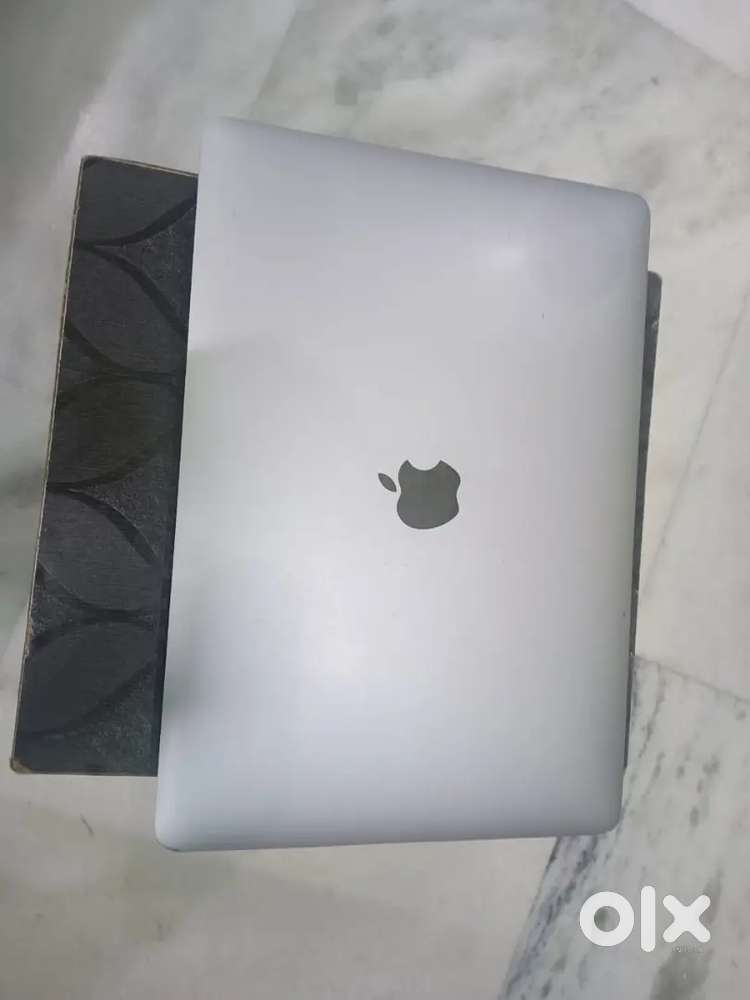 Macbook pro 13inch brandnew condition time passers please stay away!!!