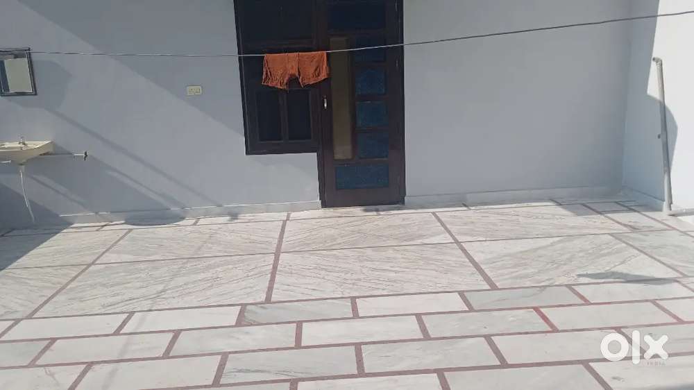 Rooms for rent need a service family for rent of house uper portion w