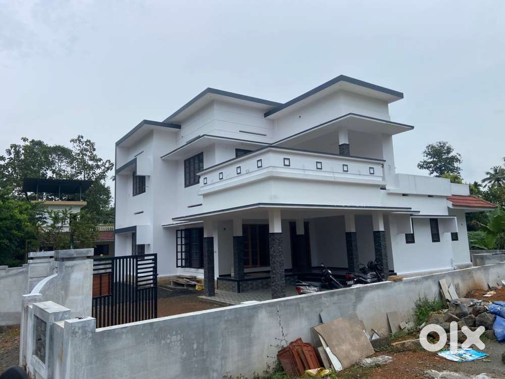 New.   HOUSE.   FOR.   SALE.    ETTUMANOOR.    CARISBHAVAN