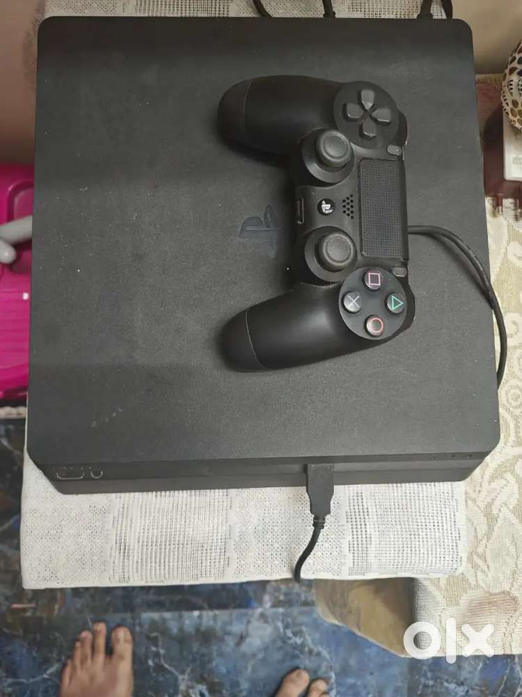 PS4 slim Jet black colour 1 TB