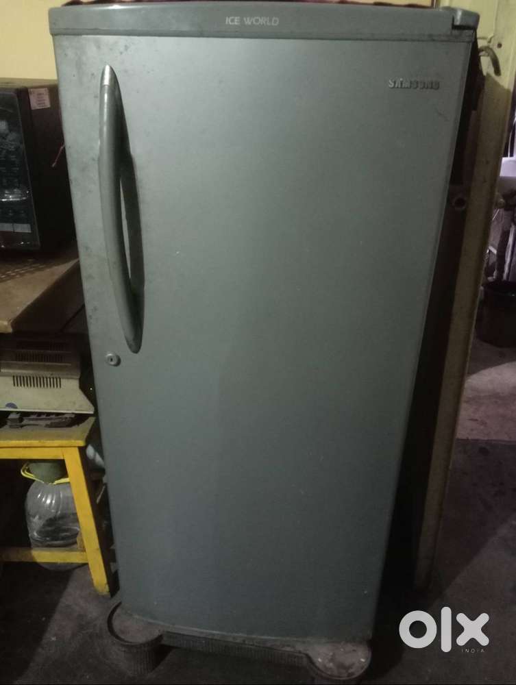 Single door refrigerator