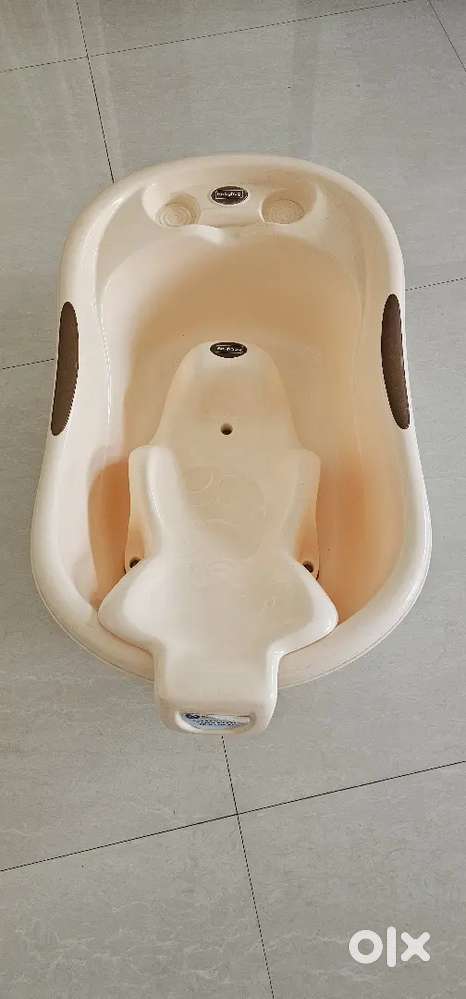 Mini bath tub for infants