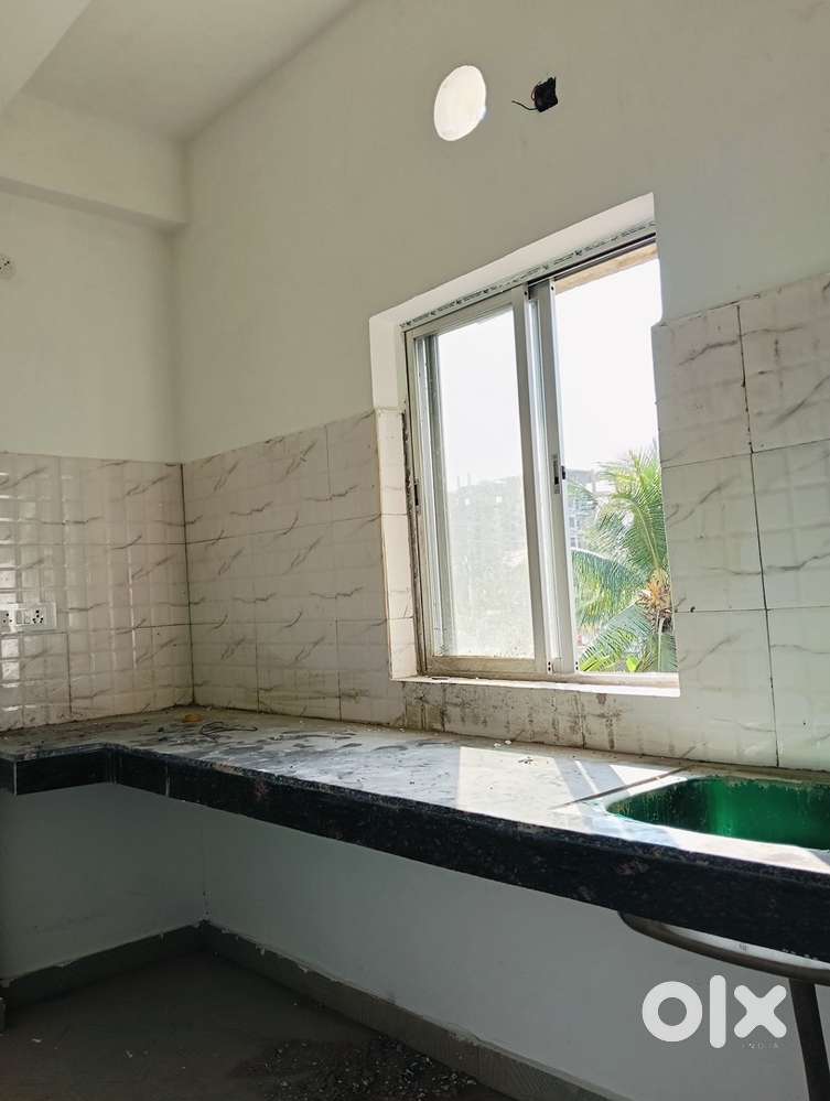 Nearby market . 1 km main road